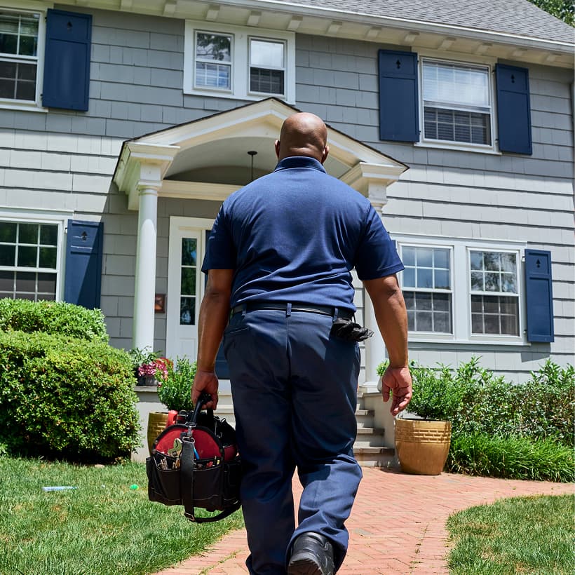A Hurley and David technician arrives at a home ready to provide expert HVAC, plumbing, and electrical services.
